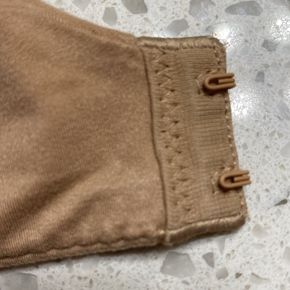 Victoria's Secret Full Coverage Bra, Body by Victoria Size 32DD Nude - Picture 7 of 8